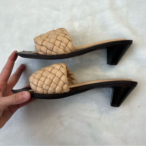 Jeffrey Campbell Costelo woven glove leather mule. Size 6. Excellent condition. - Picture 4 of 6